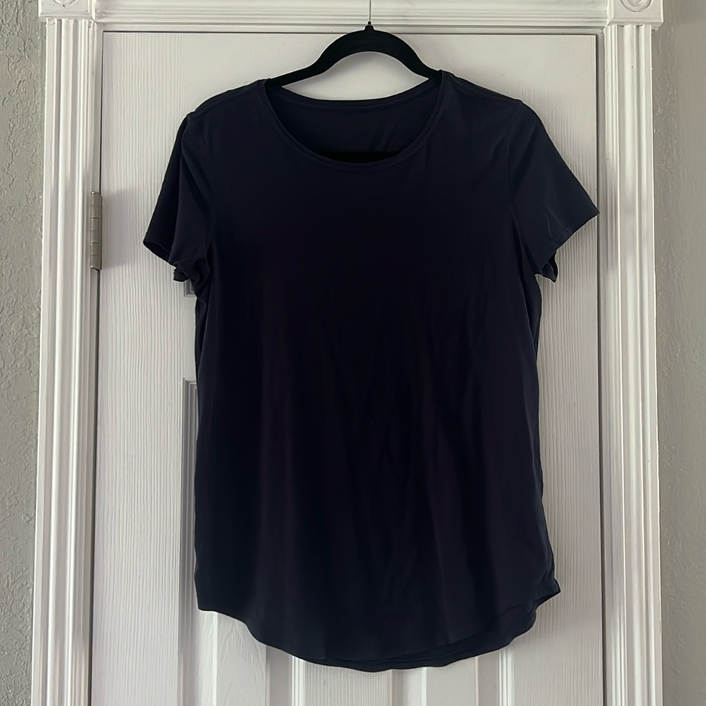 Women’s Lululemon Scoop neck T
